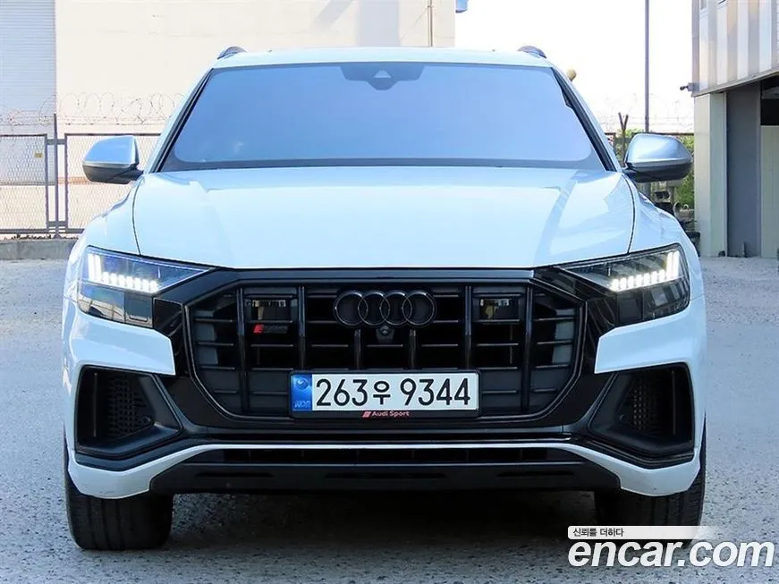 Audi SQ8 — фото 1