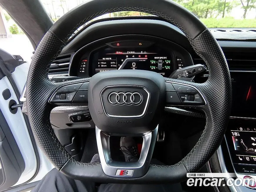Audi SQ8 — фото 10