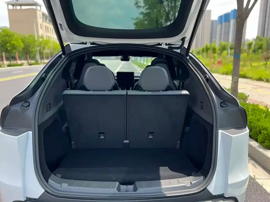 Tesla Model Y L — фото 5