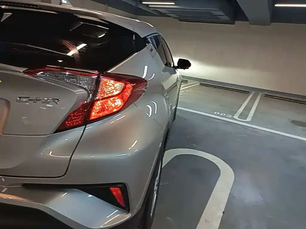 Toyota C-HR — фото 9