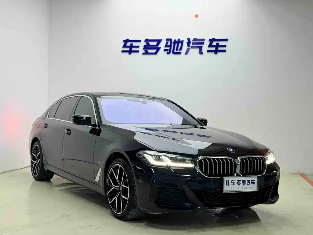 BMW 5 Series — фото 1