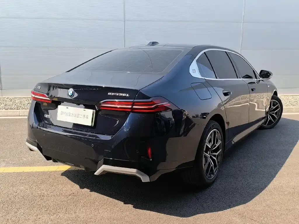 BMW i5 — фото 3