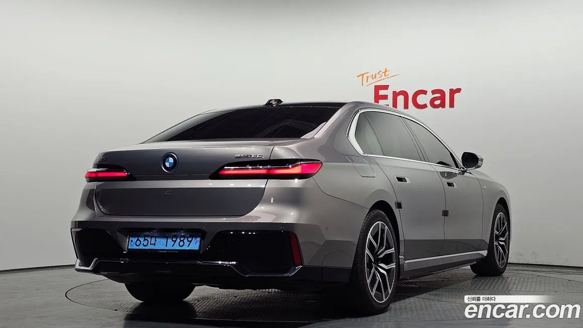 BMW i7 — фото 4