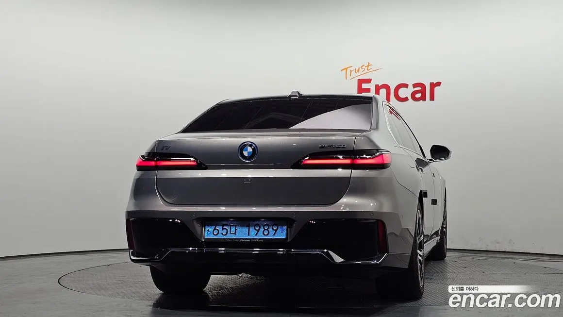 BMW i7 — фото 2