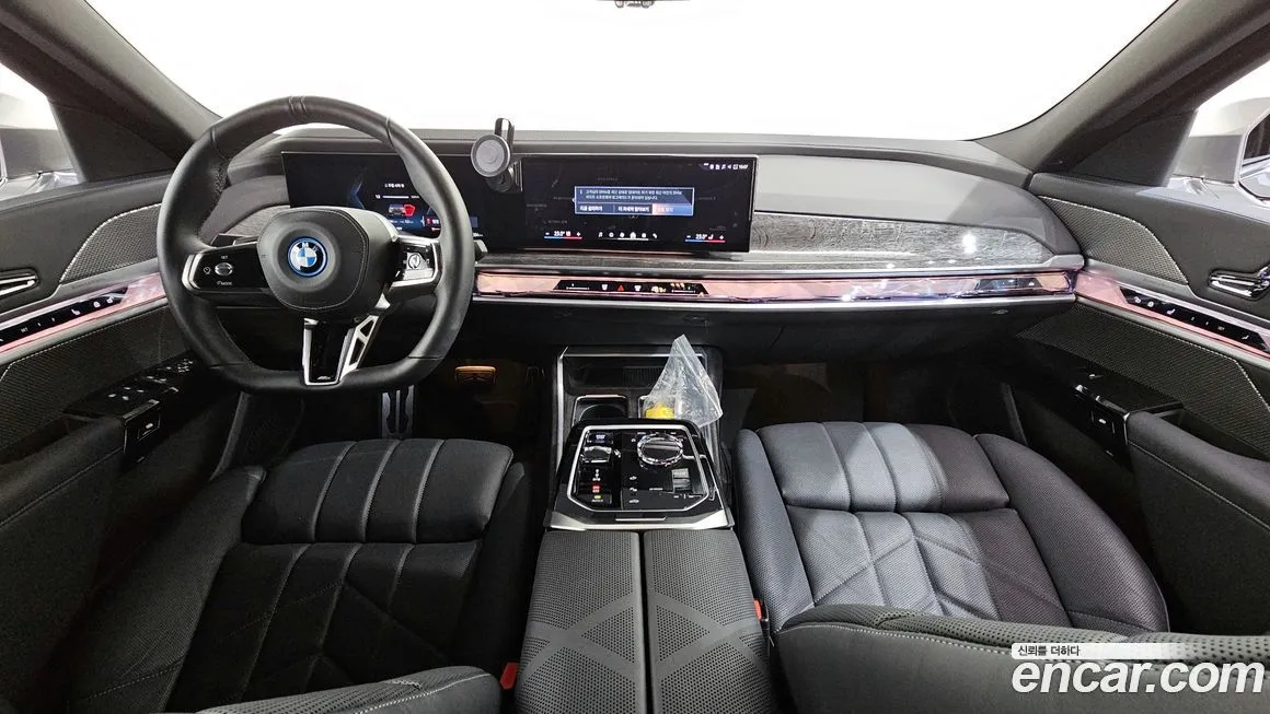 BMW i7 — фото 10
