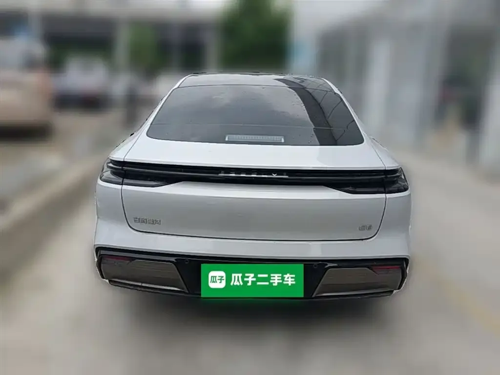 Geely Galaxy E8 — фото 9
