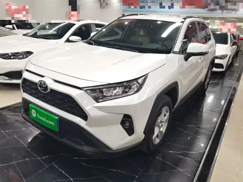 Toyota RAV4 — фото 1