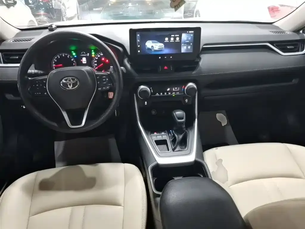 Toyota RAV4 — фото 10
