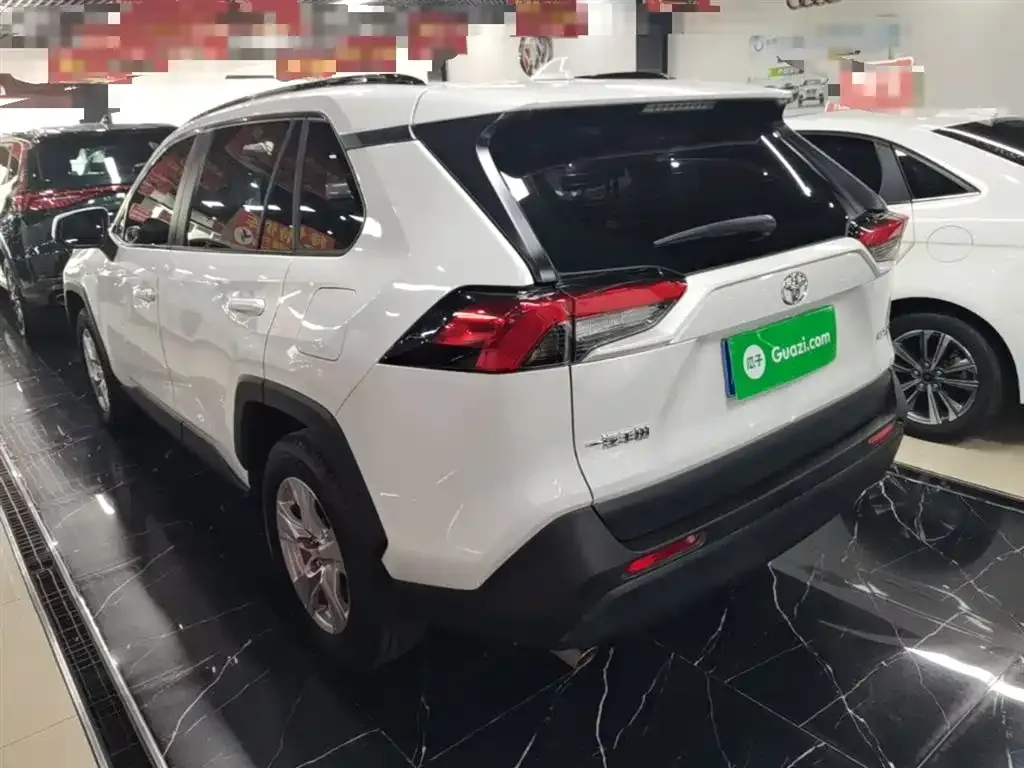 Toyota RAV4 — фото 9