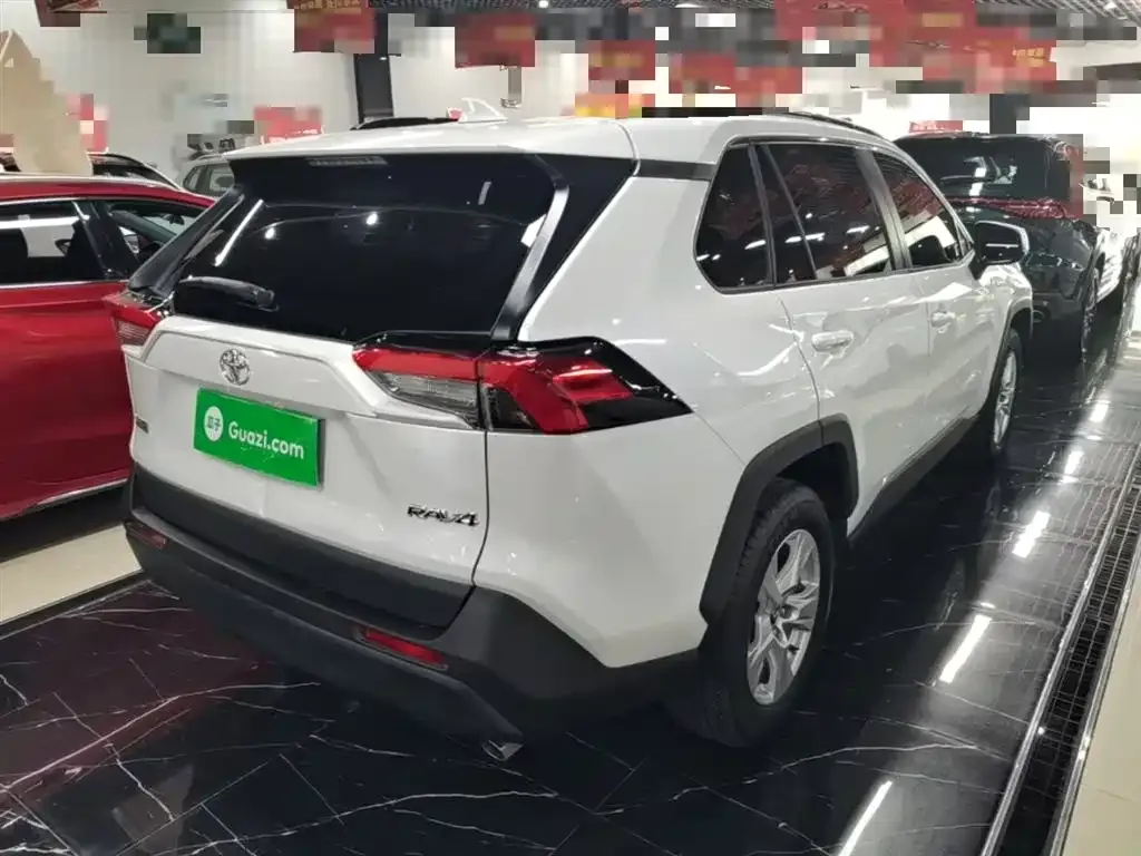 Toyota RAV4 — фото 7
