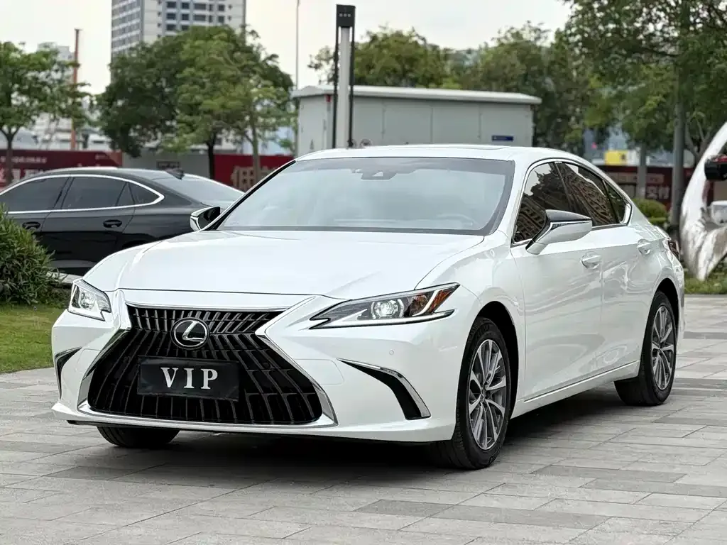 Lexus ES — фото 1