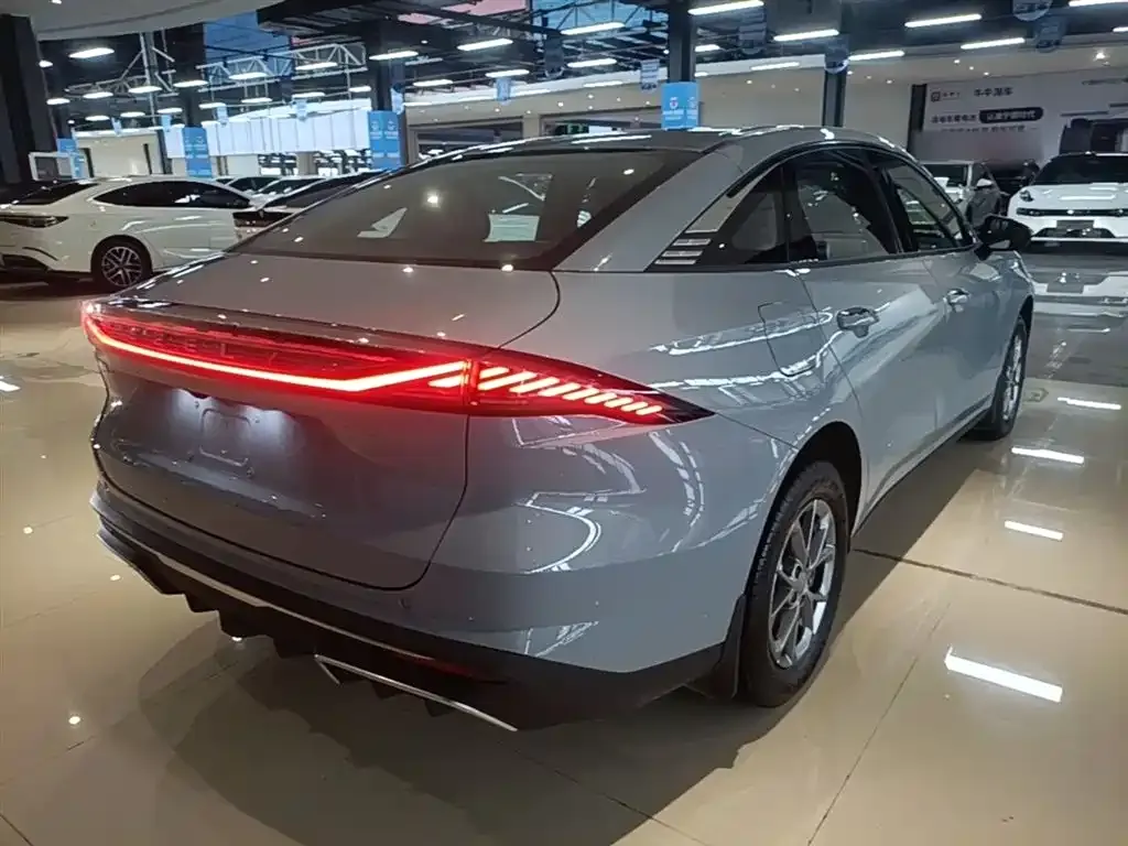 Geely Galaxy L6 — фото 9