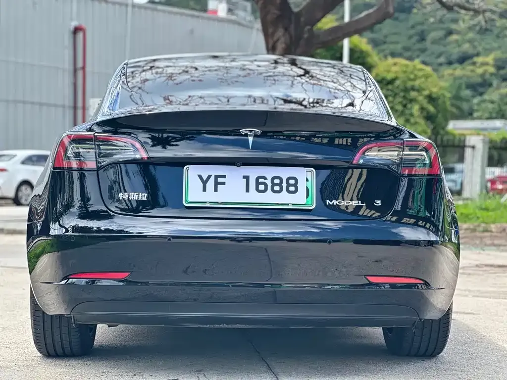 Tesla Model 3 — фото 3