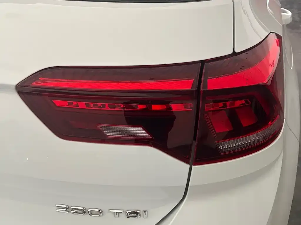 Volkswagen T-Roc — фото 3