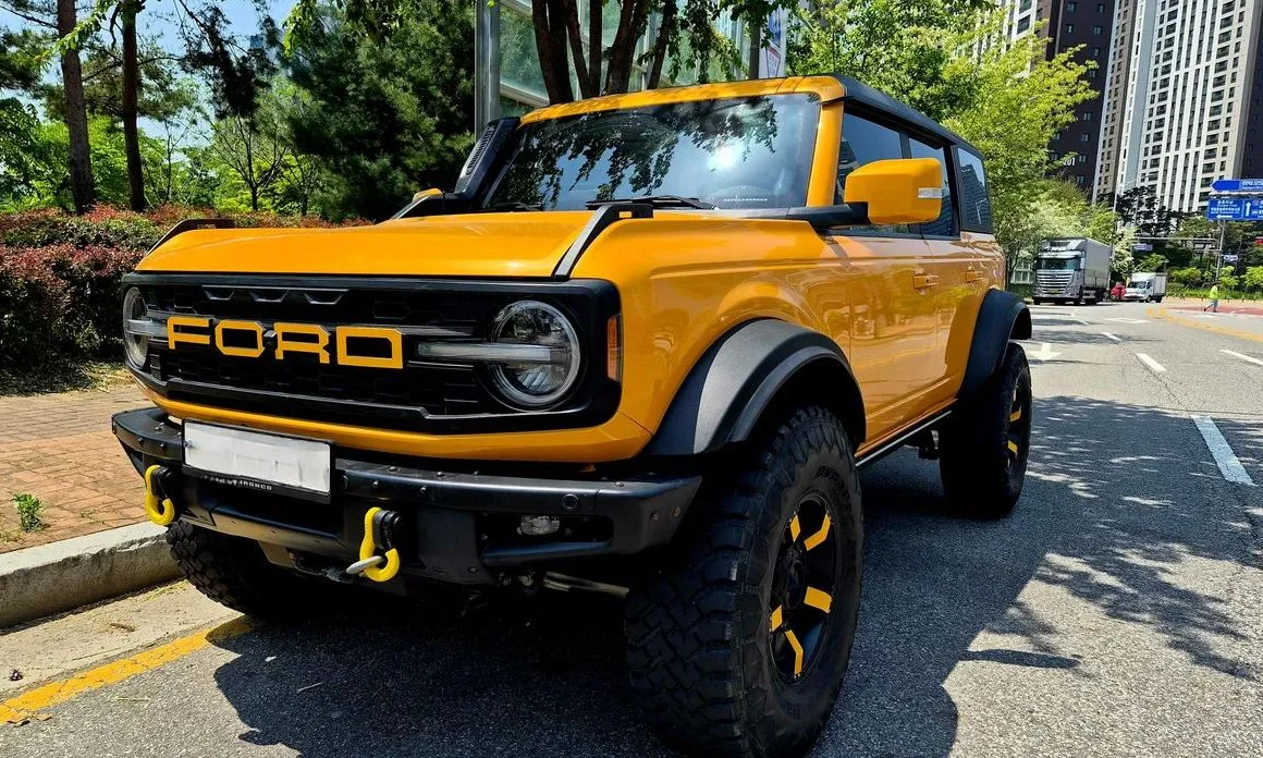 Ford Bronco — фото 1