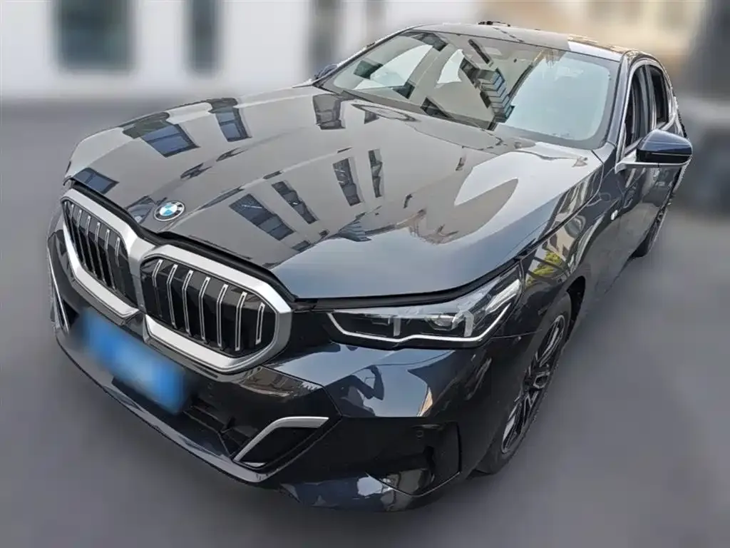 BMW 5 Series — фото 1