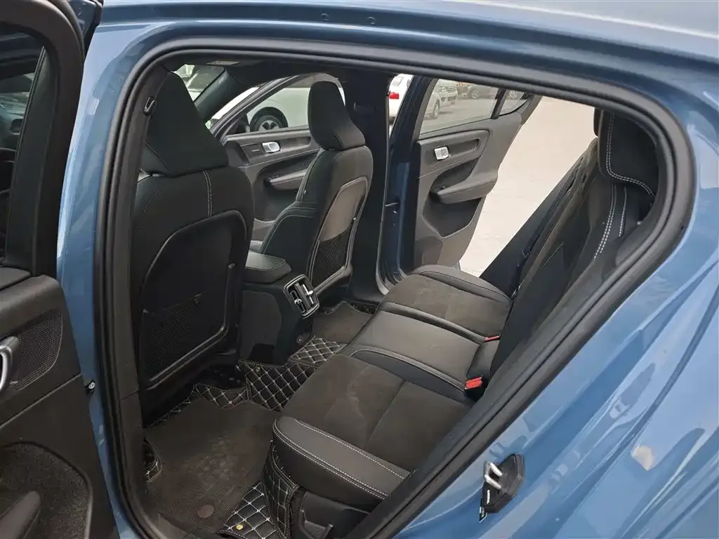 Volvo C40 — фото 2