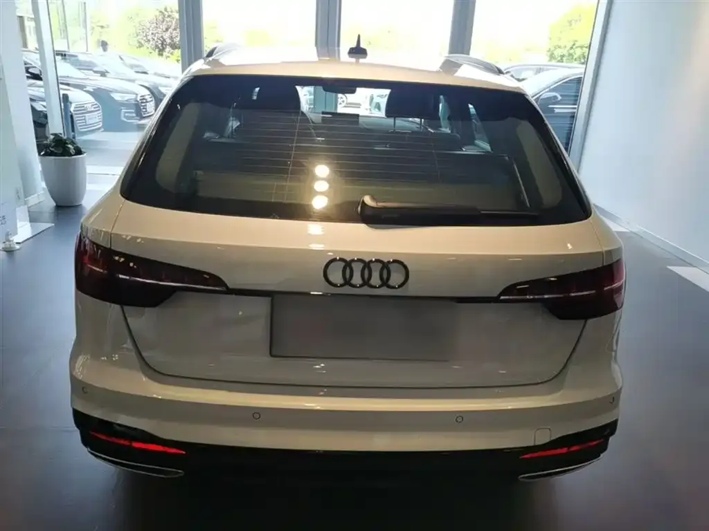 Audi A4 (Import) — фото 4