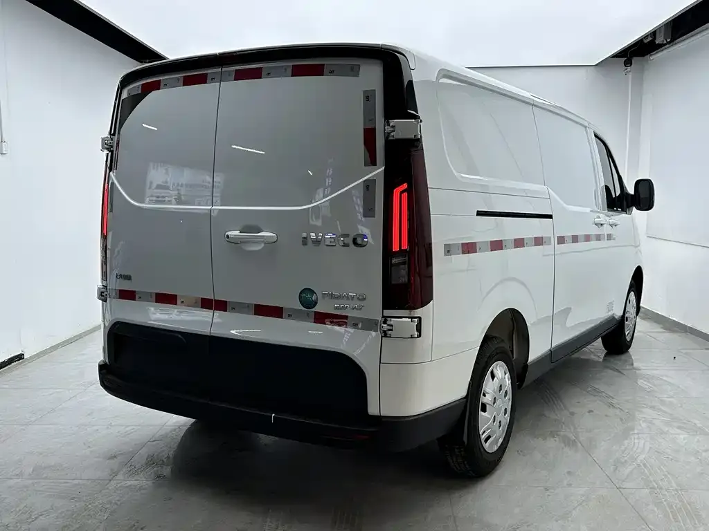 IVECO Juxing — фото 3