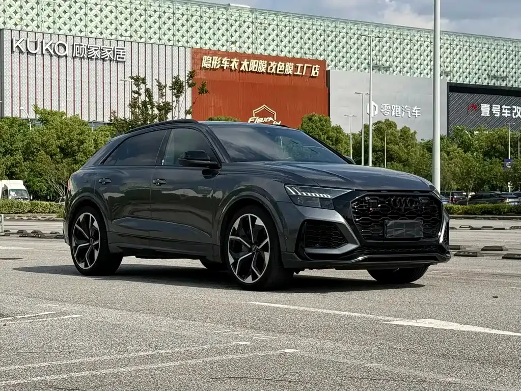 Audi RS Q8 — фото 10