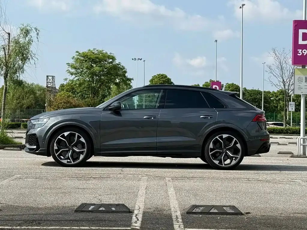 Audi RS Q8 — фото 4