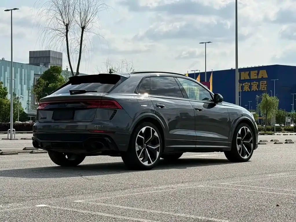 Audi RS Q8 — фото 9