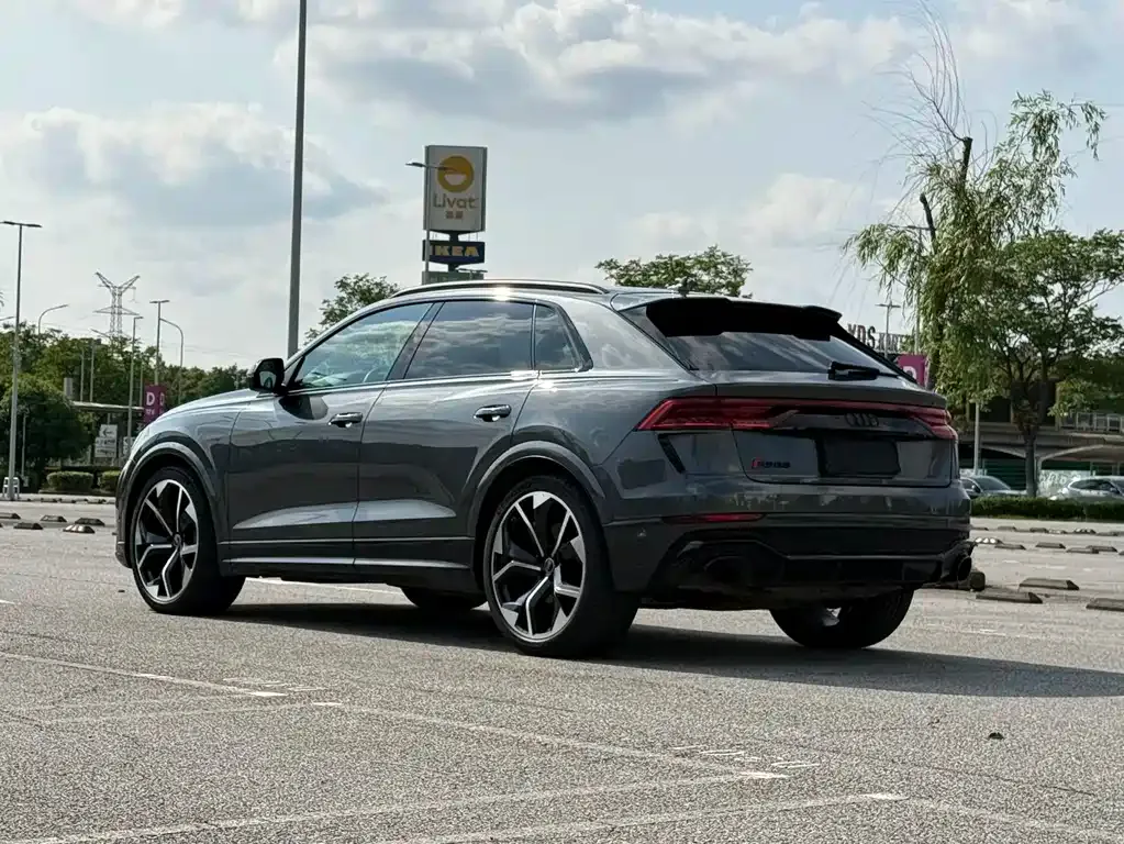 Audi RS Q8 — фото 8