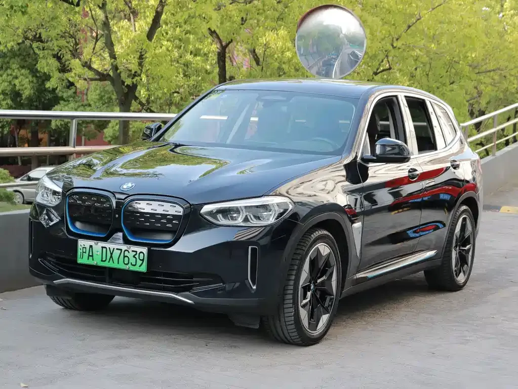BMW iX3 — фото 1