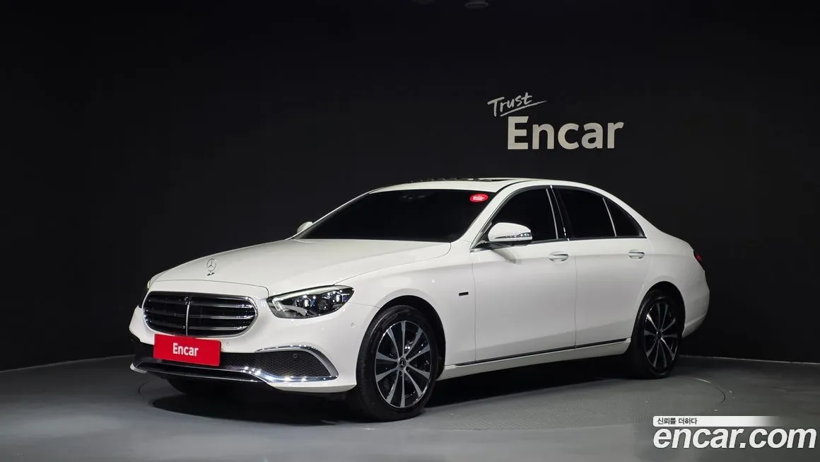 Mercedes-Benz E-Class — фото 1