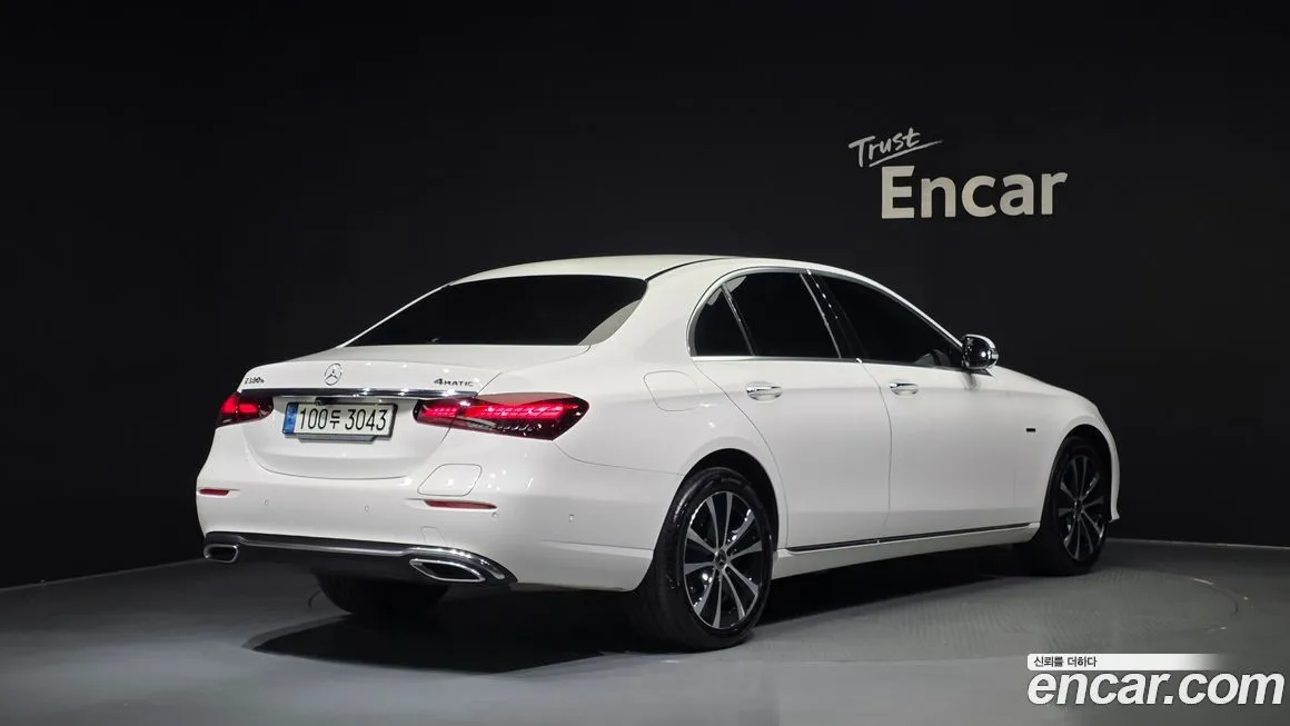 Mercedes-Benz E-Class — фото 8