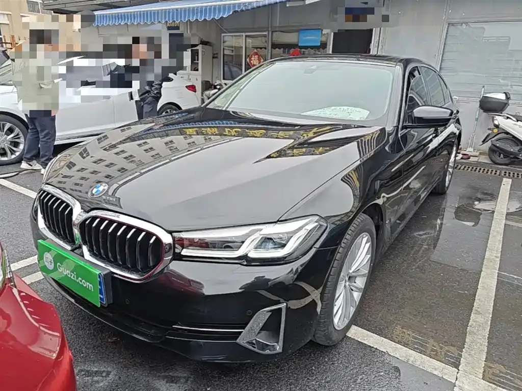 BMW 5 Series — фото 1