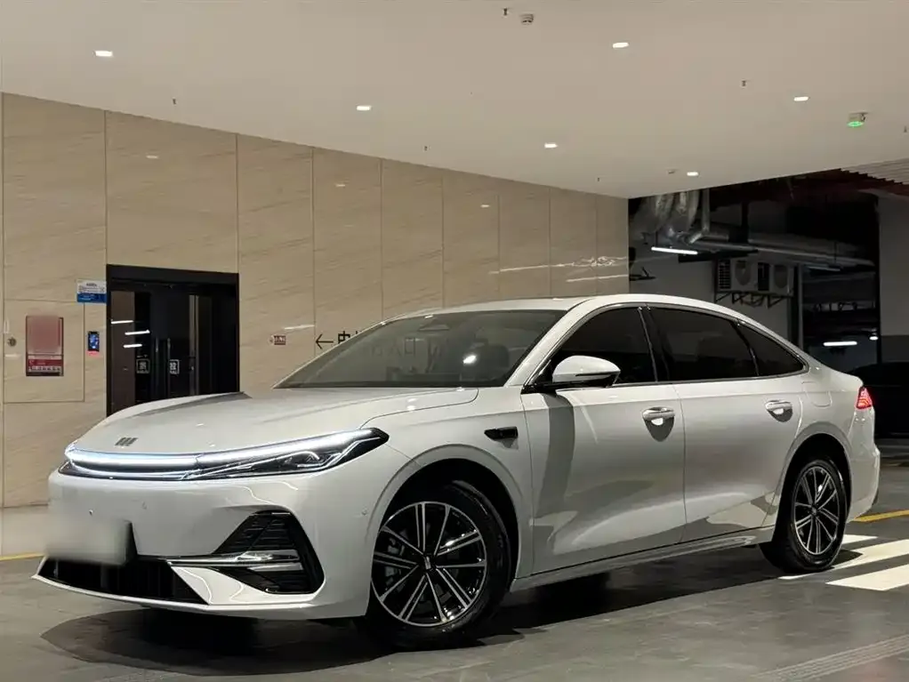 Geely Galaxy A7 — фото 1