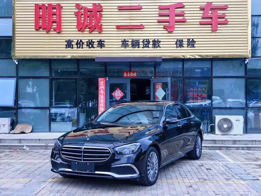 Mercedes-Benz E-Class — фото 1