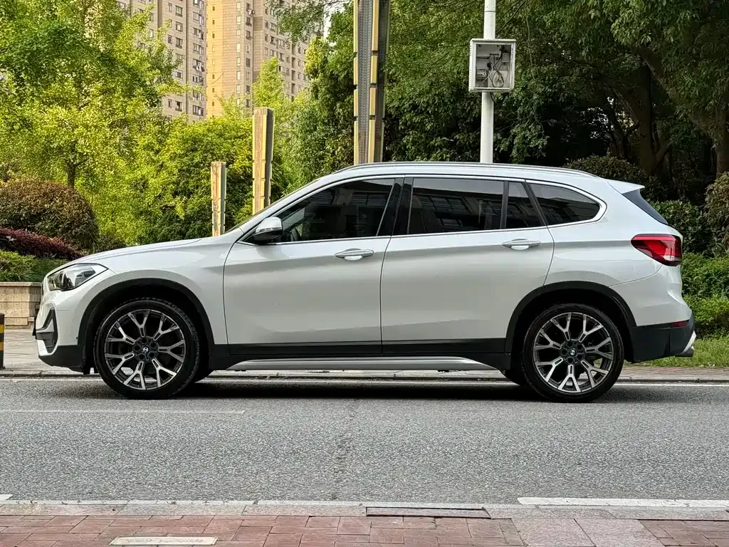 BMW X1 — фото 8