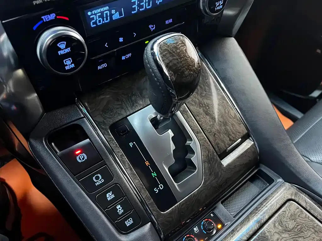 Toyota Vellfire — фото 10