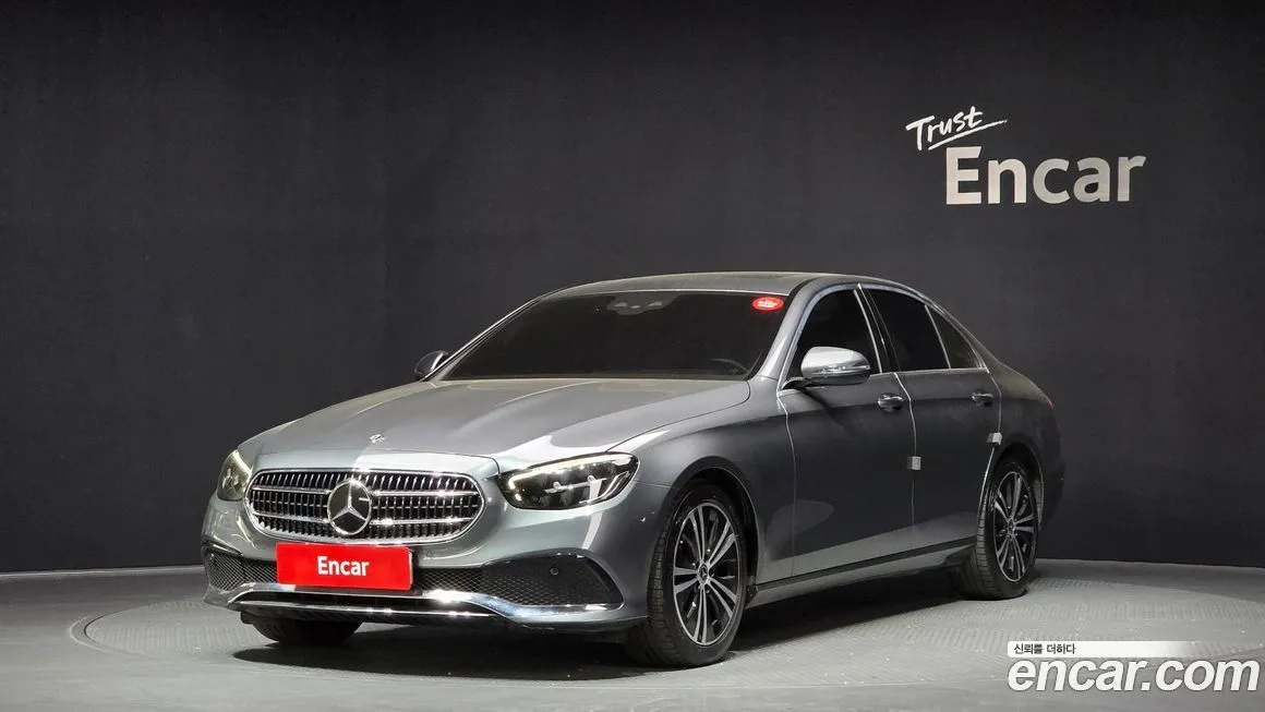 Mercedes-Benz E-Class — фото 1