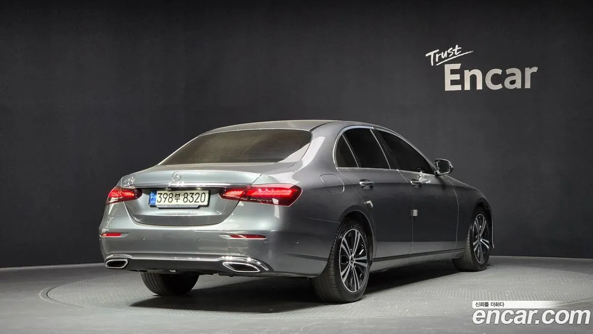 Mercedes-Benz E-Class — фото 5
