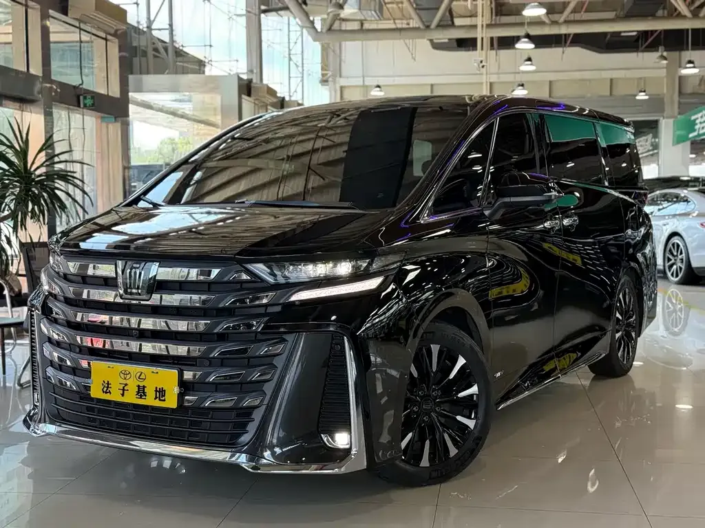 Toyota Vellfire — фото 1