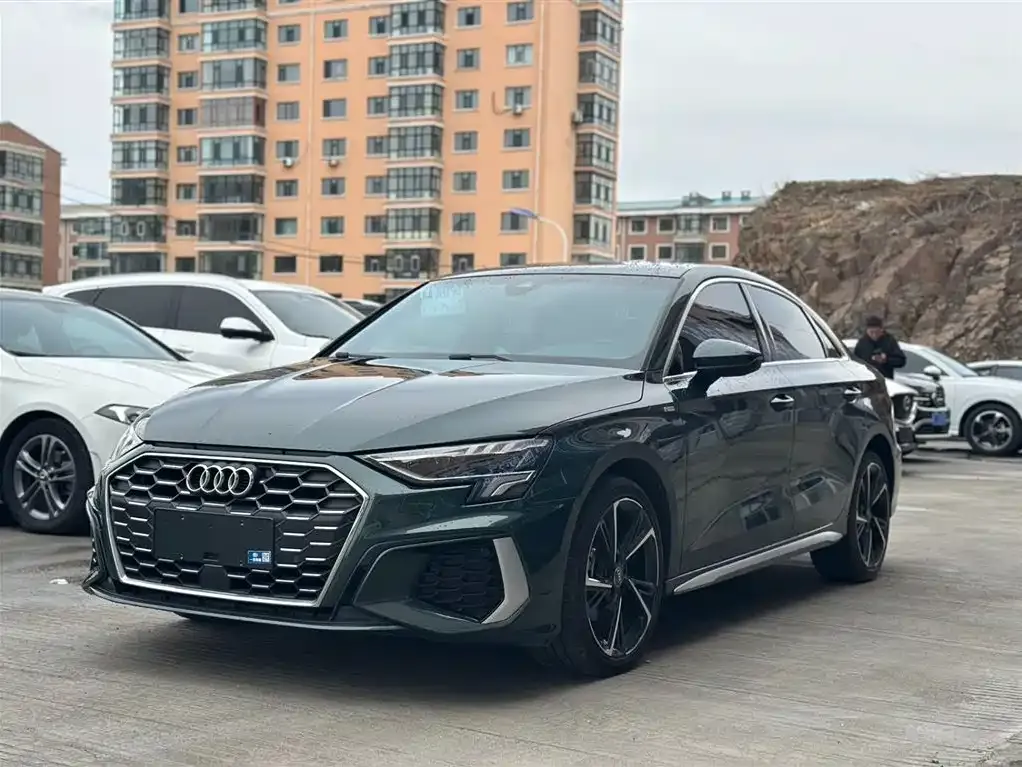 Audi A3 — фото 1