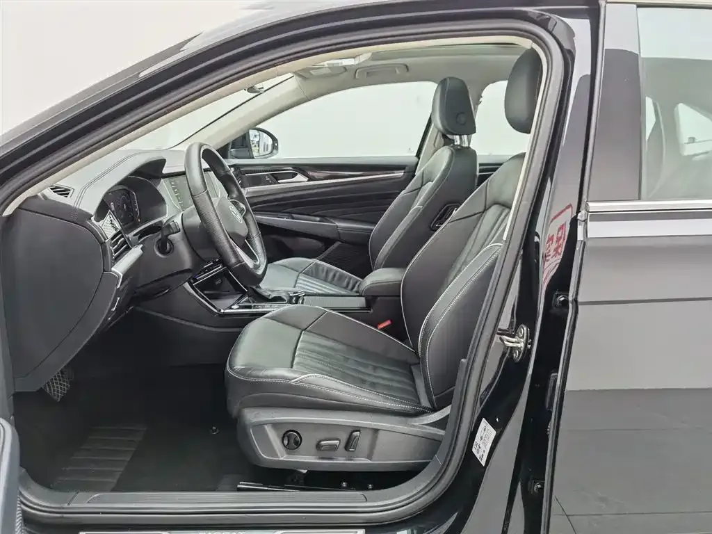Volkswagen Passat New Energy — фото 5