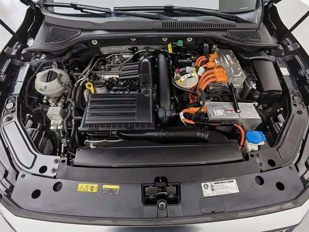 Volkswagen Passat New Energy — фото 10
