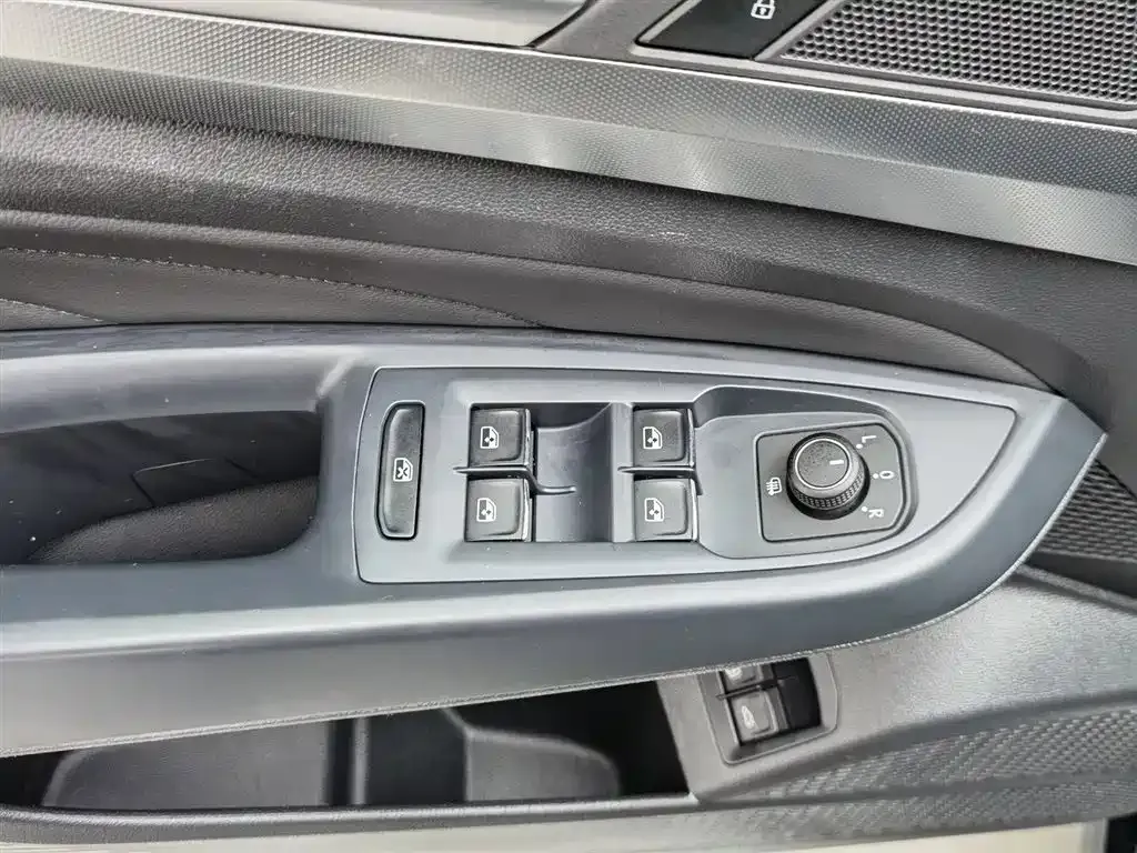 Volkswagen Passat New Energy — фото 9