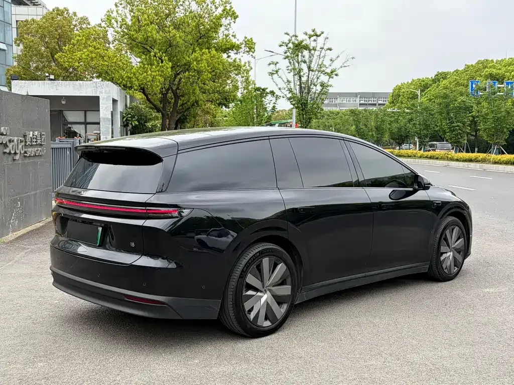 Li Auto i8 — фото 8