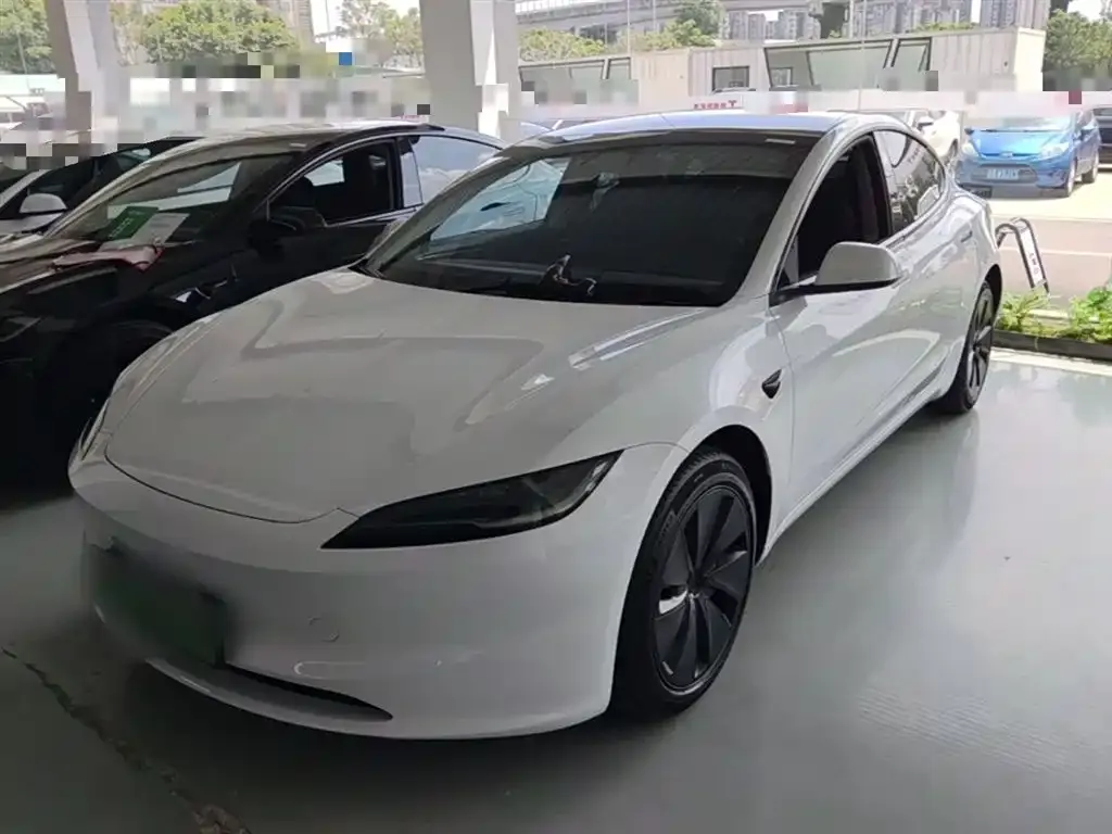 Tesla Model 3 — фото 1