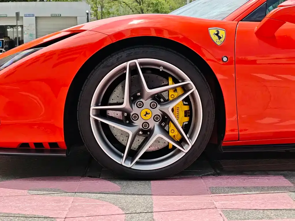 Ferrari F8 — фото 9