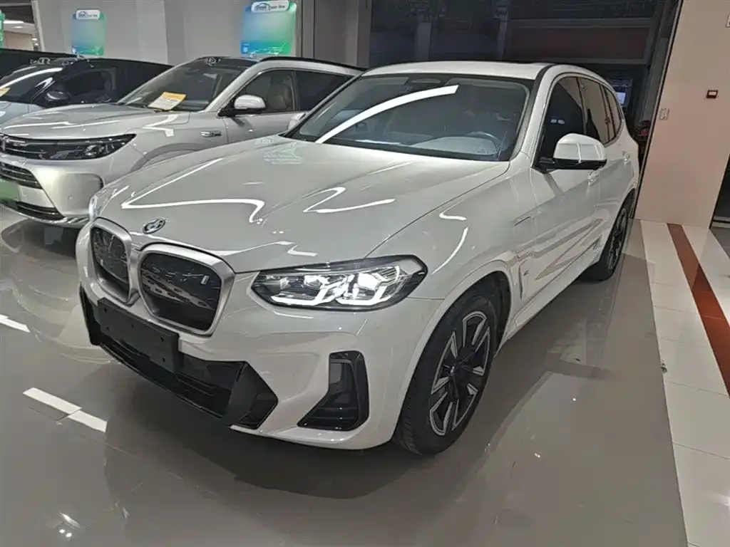 BMW iX3 — фото 1