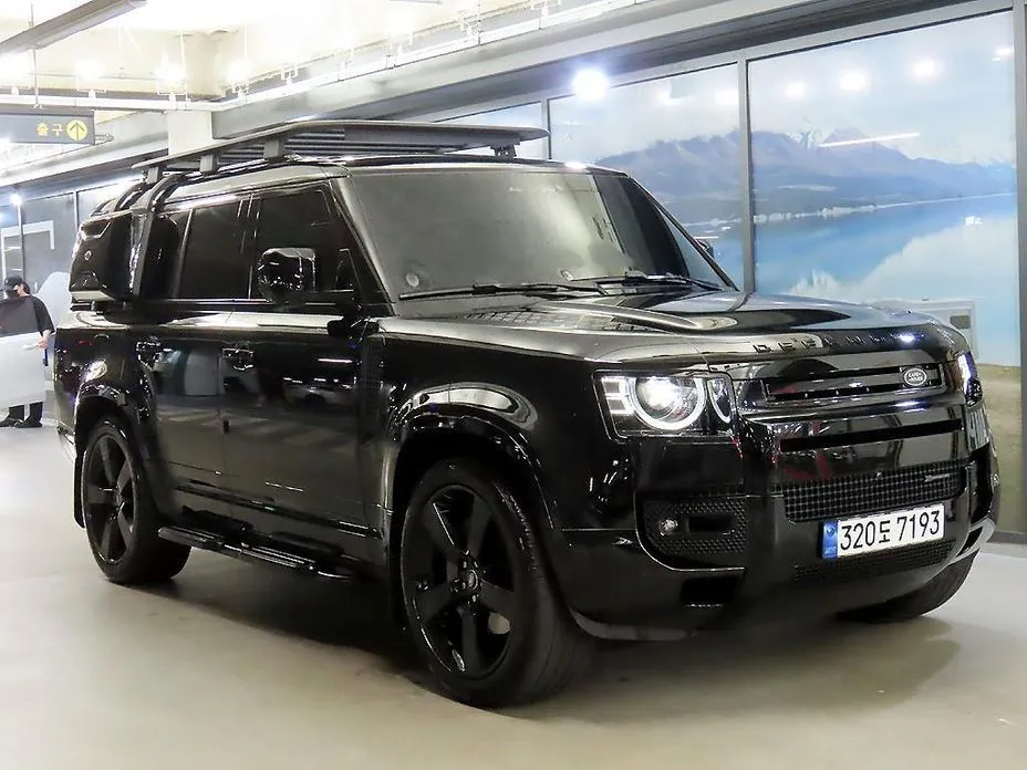 Land Rover Defender — фото 1