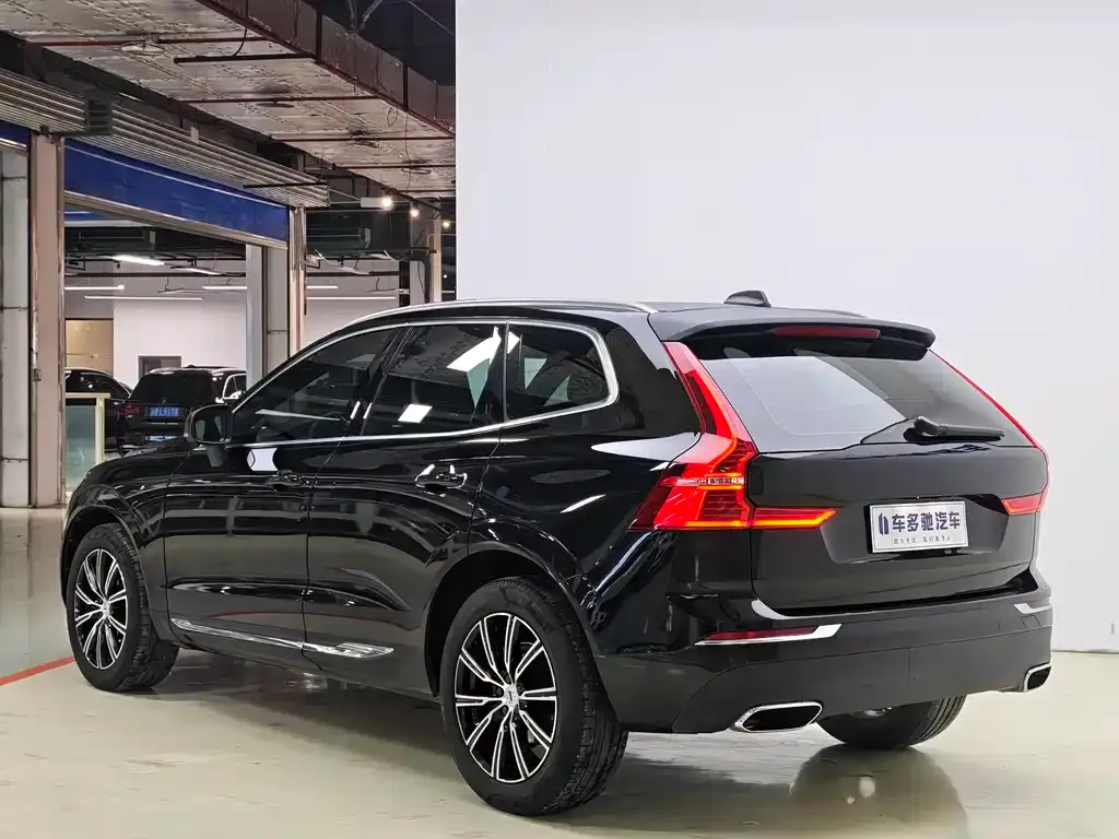 Volvo XC60 — фото 8