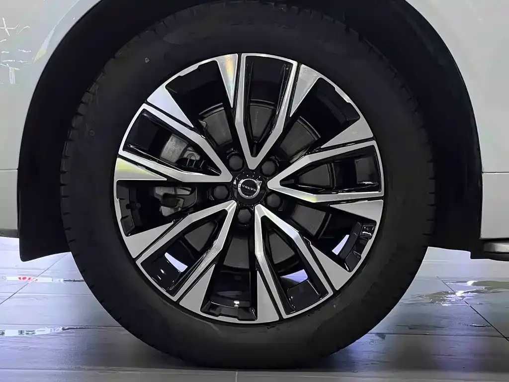Volvo XC60 — фото 6