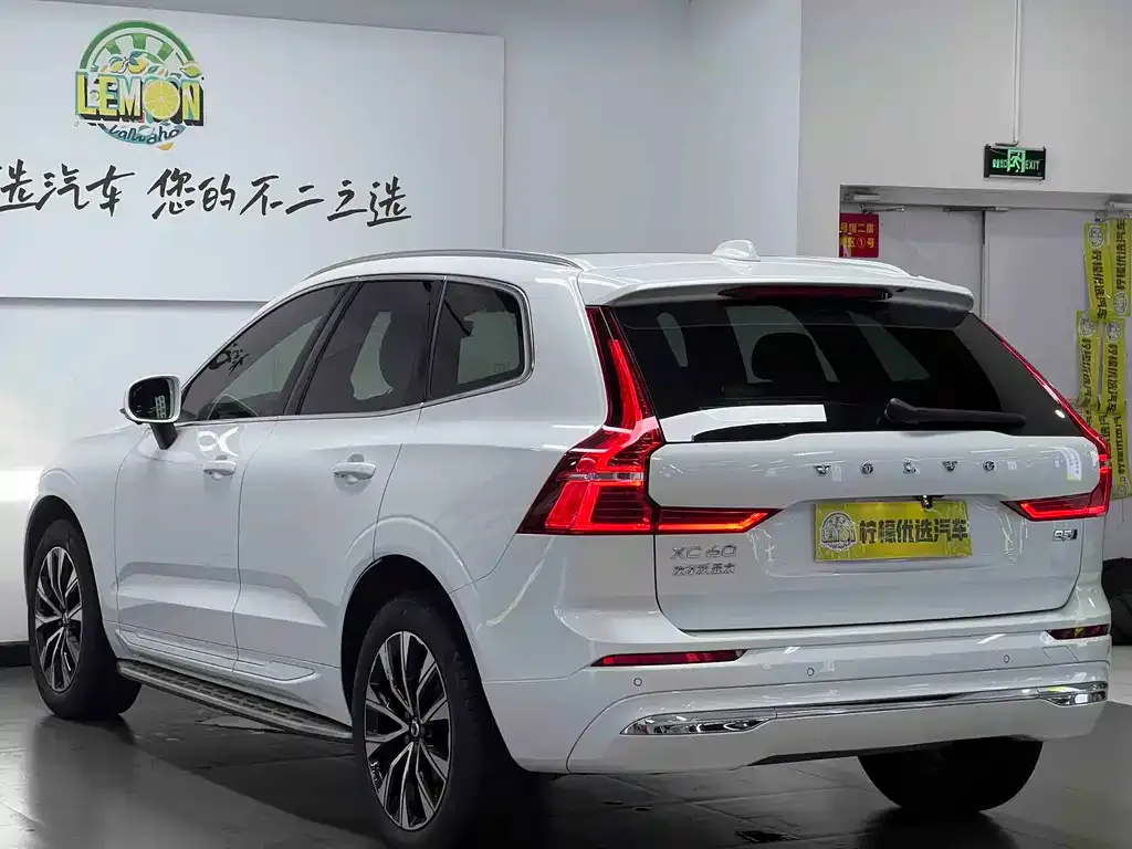 Volvo XC60 — фото 10